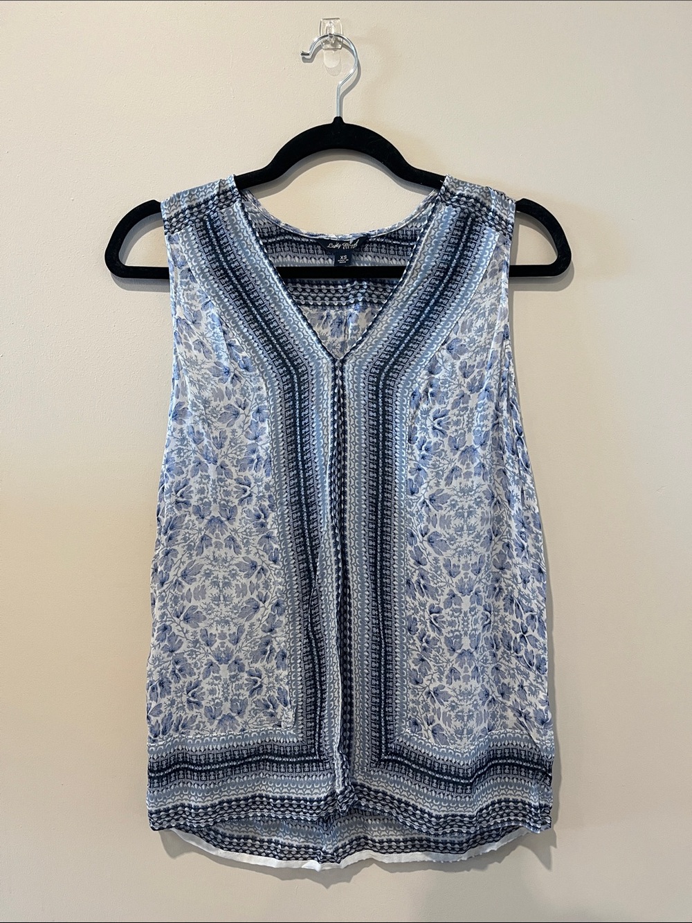Lucky Brand Blue and White Printed V-Neck Sleeveless Camisole